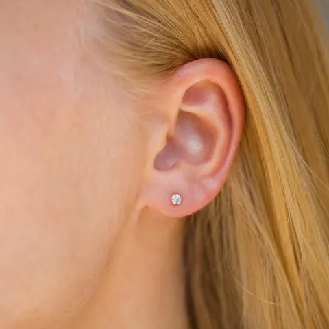 1/2 Paar 3 mm Ohrringe in 9 Karat Gold mit Zirkon